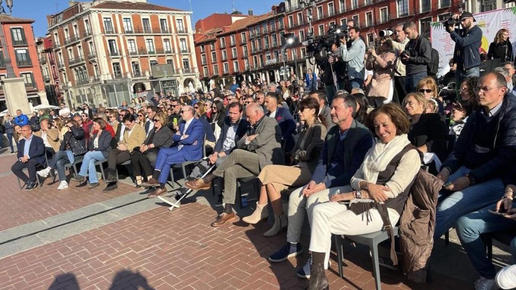 La Plaza Mayor abarrotada pa disfrutar de Festiva