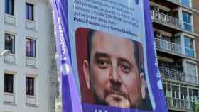 Lona electoral de Podemos con la cara de Tomás Díaz Ayuso