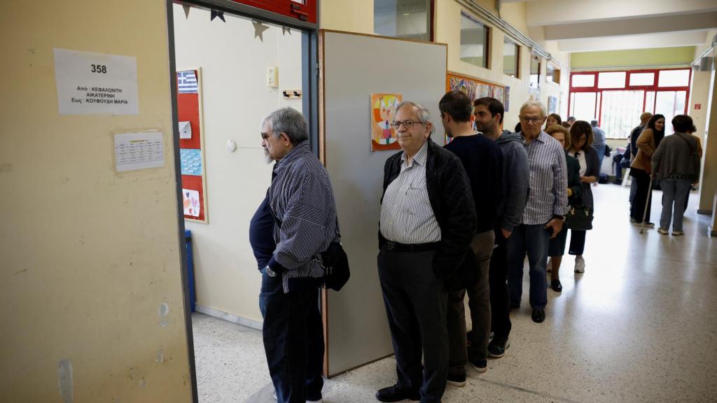Colegio electoral en Grecia para sus elecciones parlamentarias