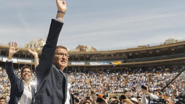 Alberto Núñez Feijóo, este domingo en la Plaza de Toros de Valencia.