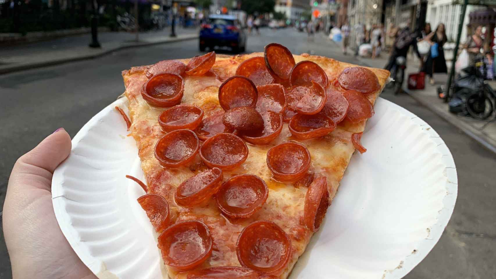 Rebanada de pizza pepperoni, Nueva York