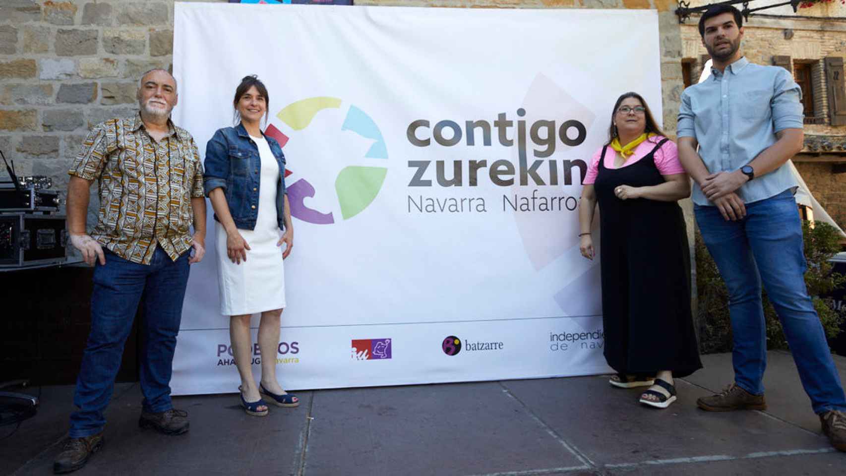 Presentación y firma del acuerdo de Contigo Zurekin, la nueva marca de la confluencia entre Podemos, IU, Batzarre e independientes.