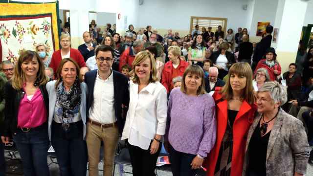 La ministra de Educación y Formación Profesional, Pilar Alegría, interviene en un acto de campaña del PSOE de Salamanca junto al candidato a la Alcaldía, José Luis Mateos