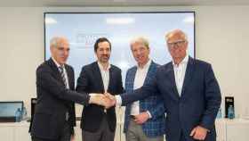 El CEO de Greenalia, Manuel García, junto con los Co-CEO Christoph Weber y Detlev Woesten, de la alemana P2X-Europe.
