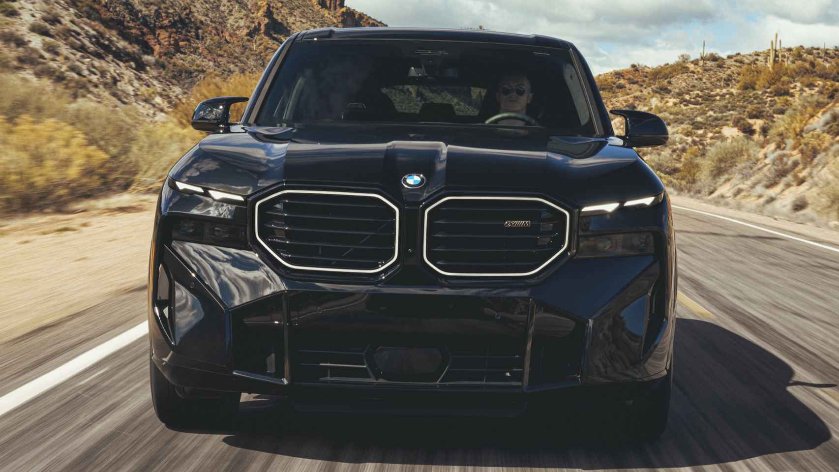 El BMW XM incorpora una parrilla que se ilumina.