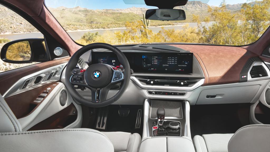 El BMW XM equipa una pantalla curva con más de 20 pulgadas.