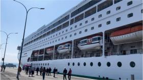 Crucero Ambition en el puerto de A Coruña este lunes