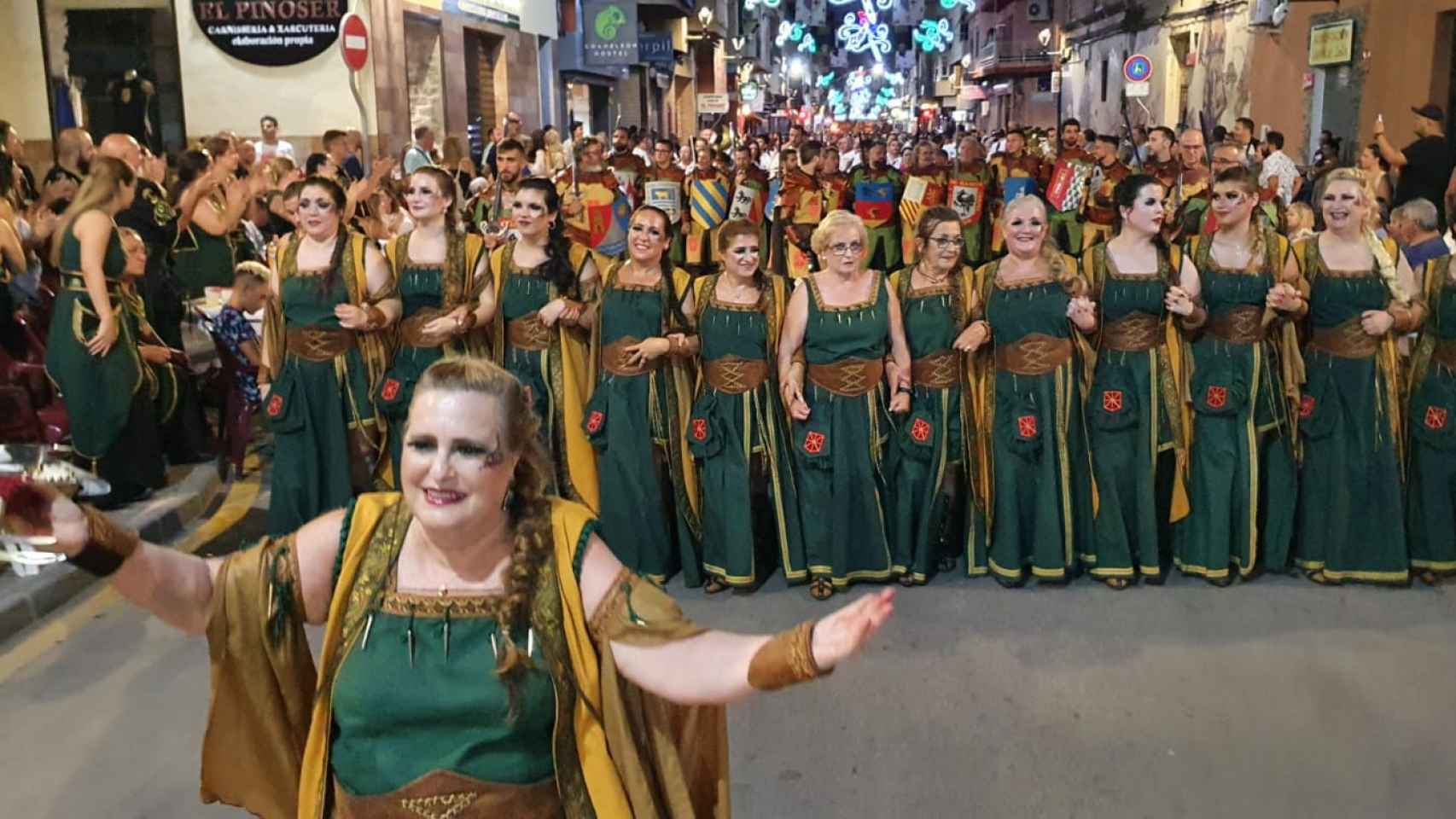Otro desfile de las fiestas de Moros y Cristianos de San Blas.