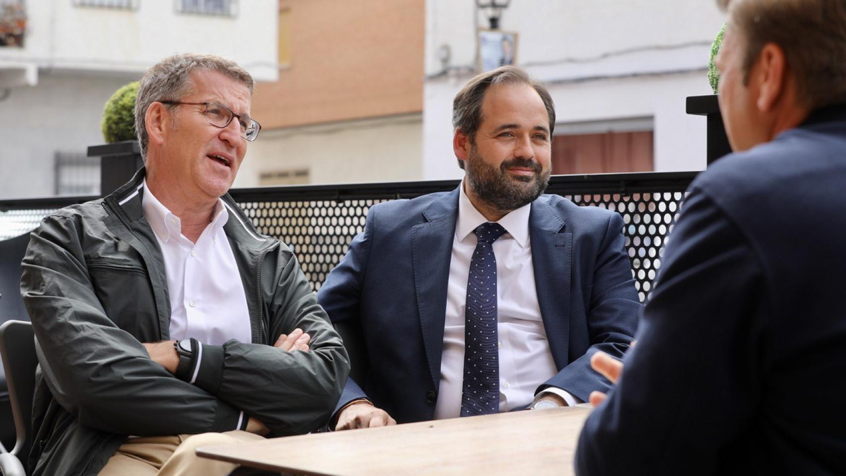 Alberto Núñez Feijóo y el presidente del PP de Castilla-La Mancha, Paco Núñez, en una imagen de archivo.