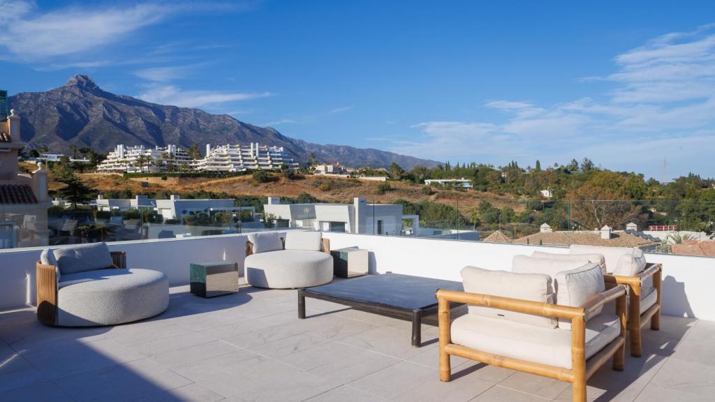 Terraza de las viviendas Fendi en Marbella.