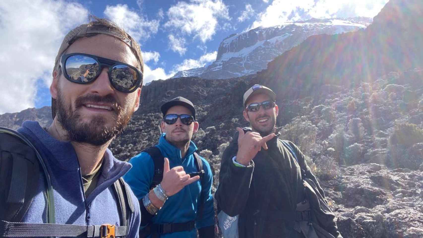 Álvaro con Miguel y Jaime en el Kilimanjaro, donde se conocieron el año pasado.