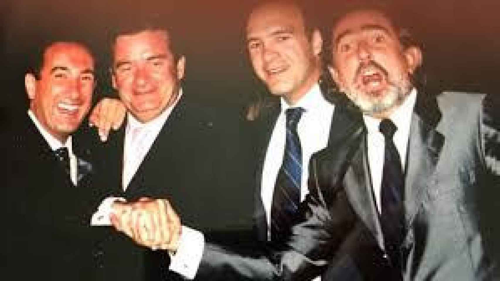 Tomás Martín Morales estrecha la mano de Francisco Correa, junto a Jacobo Gordon, que también fue condenado por la trama de la Gürtel de Boadilla.