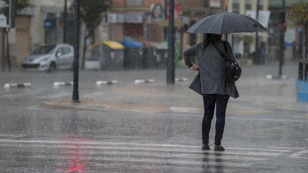 Chubascos con tormentas muy fuertes y persistentes en la mitad sur de la Comunitat.