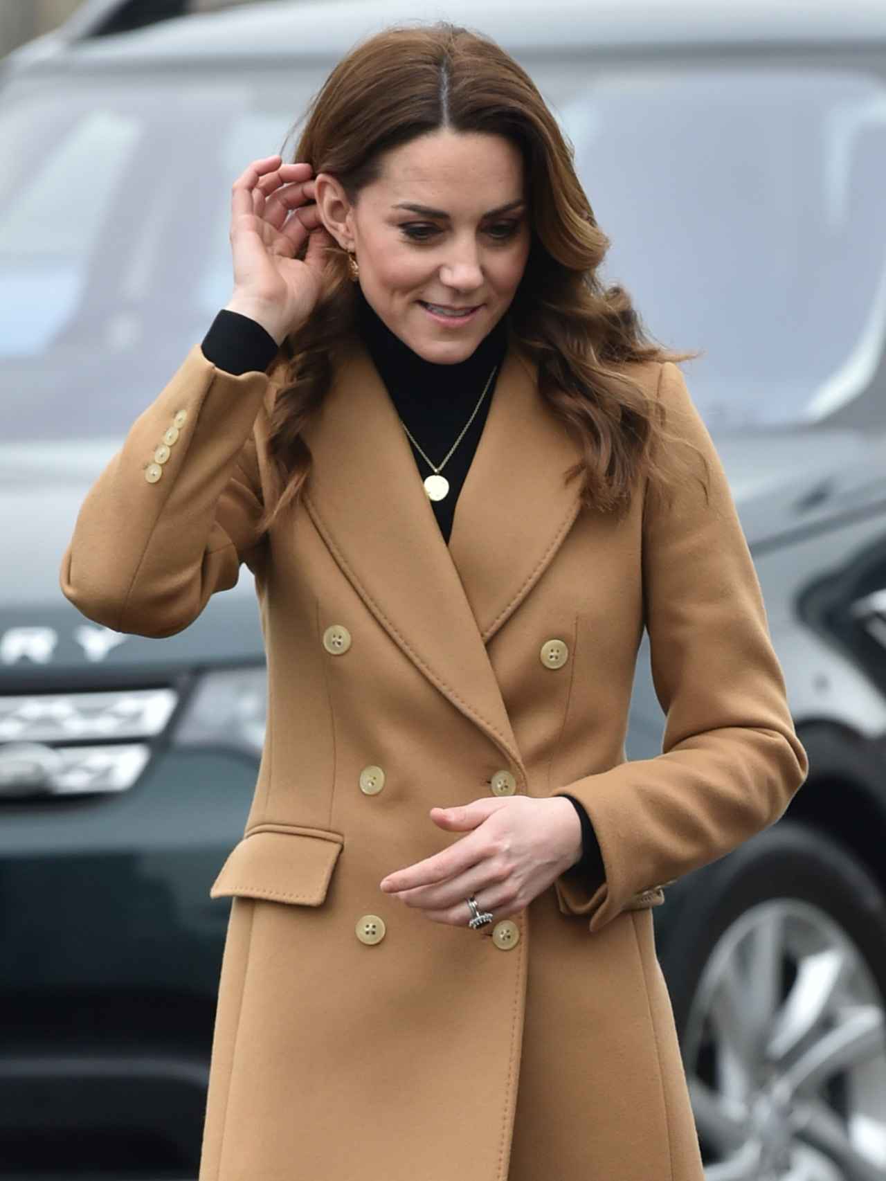 Kate Middleton con un abrigo de Massimo Dutti.
