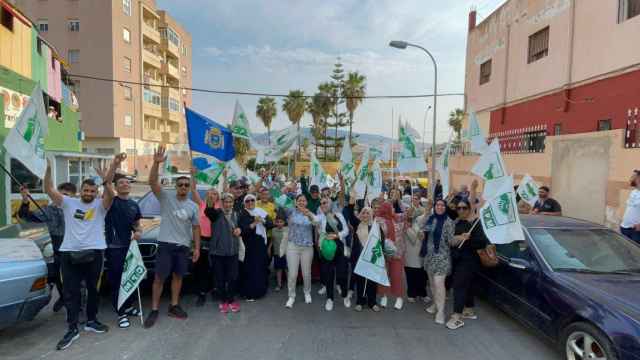 Miembros de Coalición por Melilla (CpM) en una concentración pública.