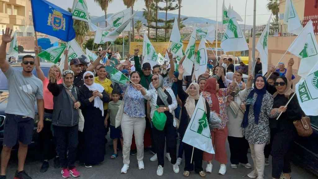 Miembros de Coalición por Melilla (CpM) en una concentración pública.