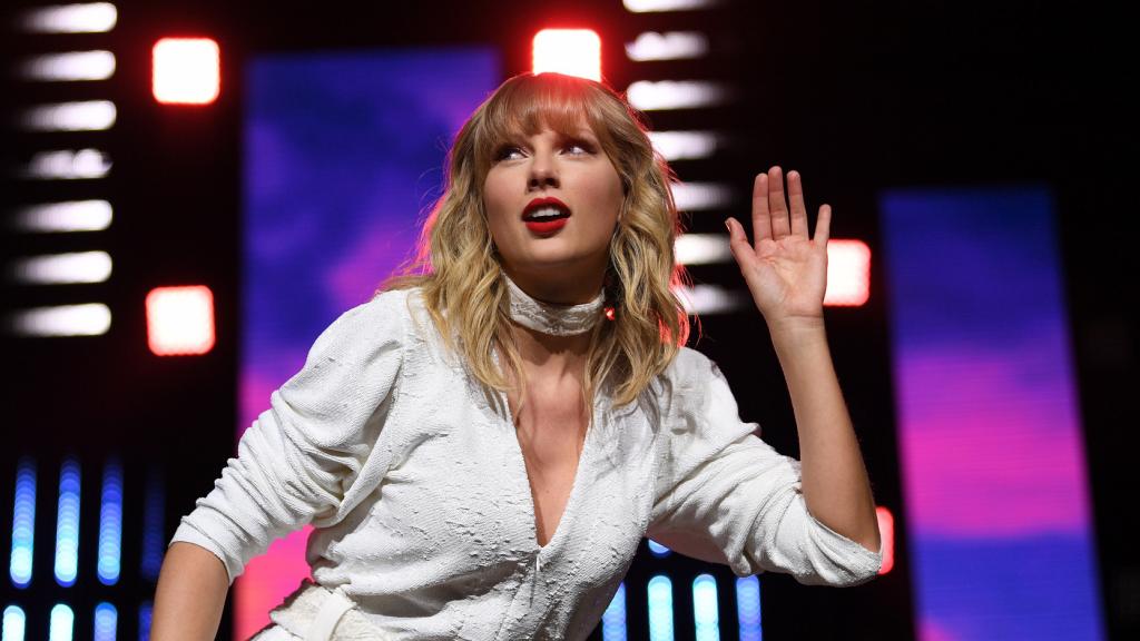 Taylor Swift actuando en 2019