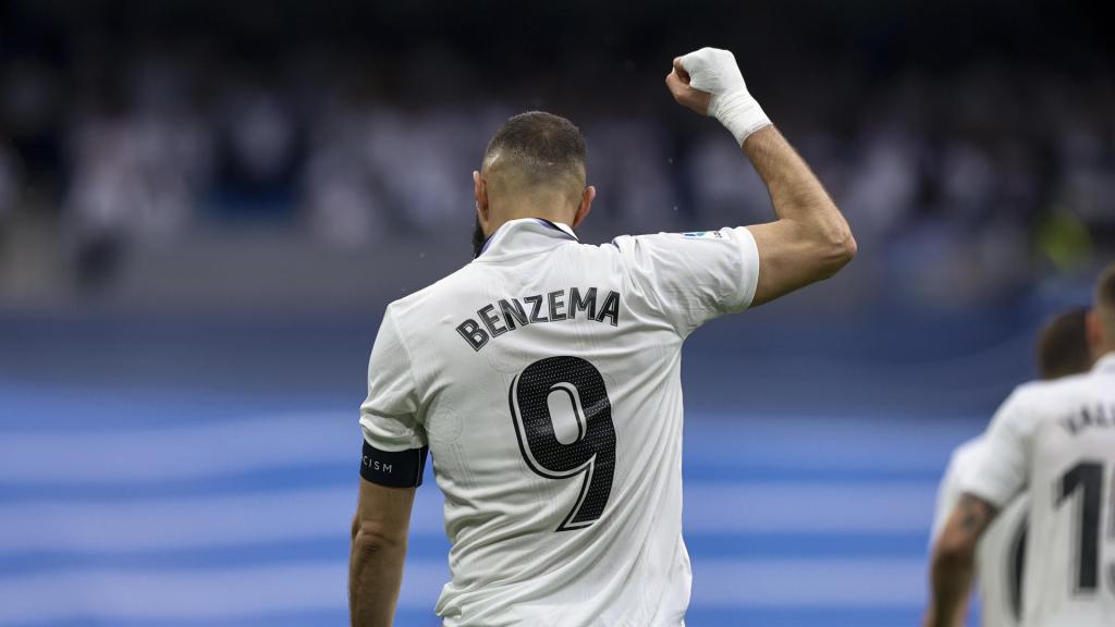 Karim Benzema, celebrando su gol con el Real Madrid con el puño en alto