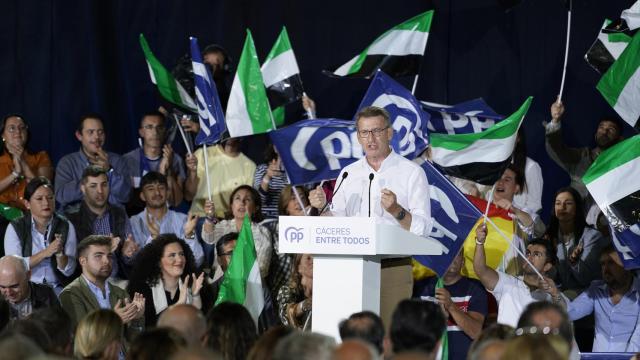 Alberto Núñez Feijóo, líder del PP, este martes en un mitin en Cáceres.