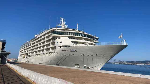 El crucero ‘The World’ en el Puerto de Vigo a 24 de mayo de 2023.