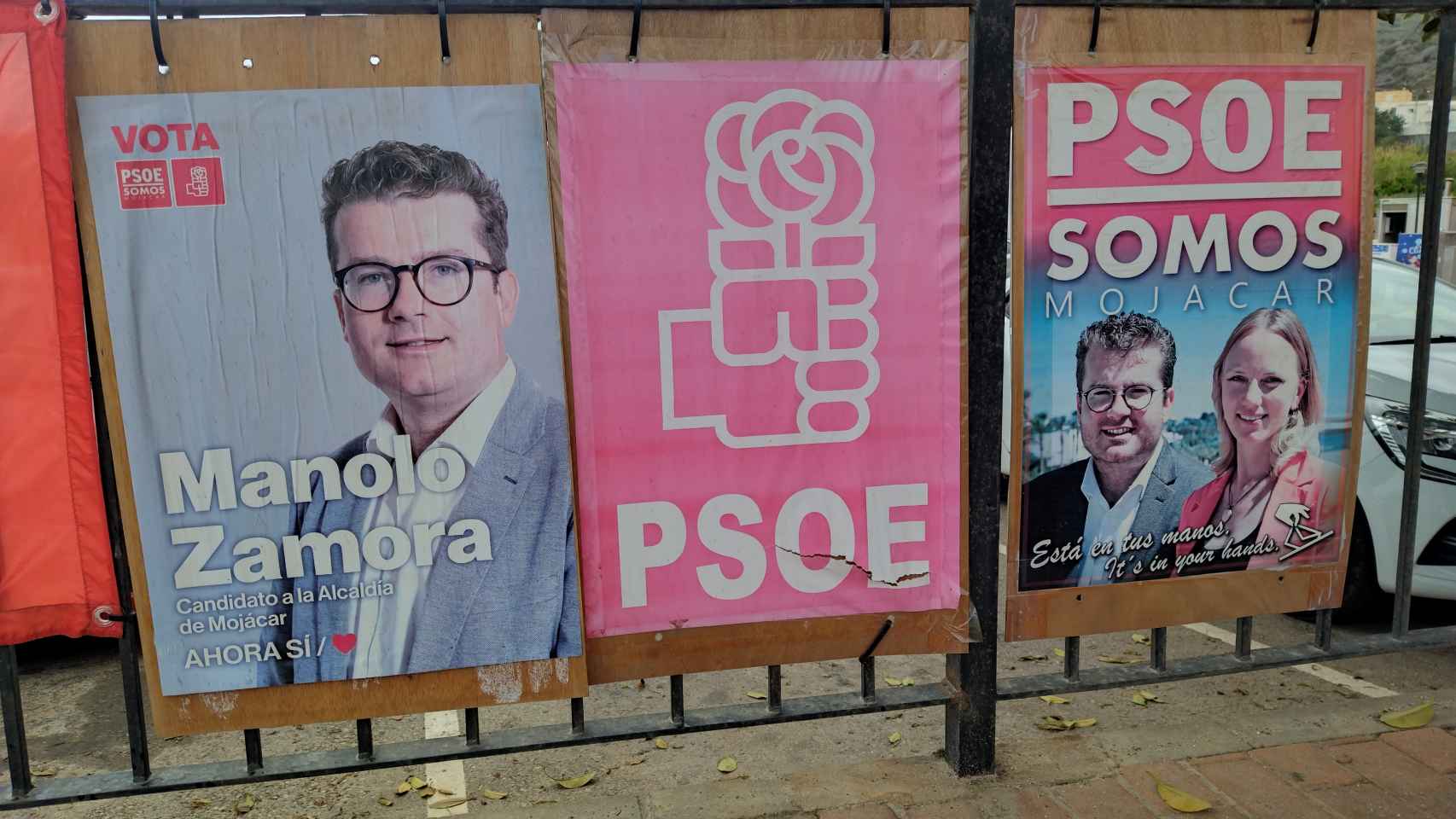 Uno de los carteles de la candidatura de Manolo Zamora como cabeza de lista del PSOE en Mojácar.