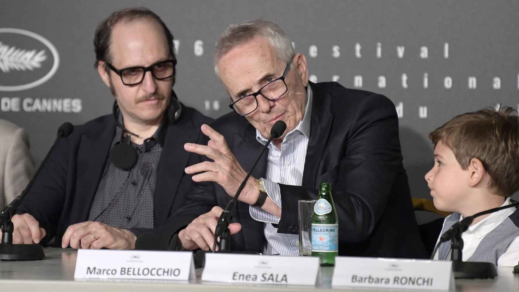 Fausto Russo Alesi, Marco Bellocchio y Enea Sala en la coferencia de prensa de la presentación de 'Rapito' en Cannes. Foto: EFE/Kristy Sparow/Getty Images