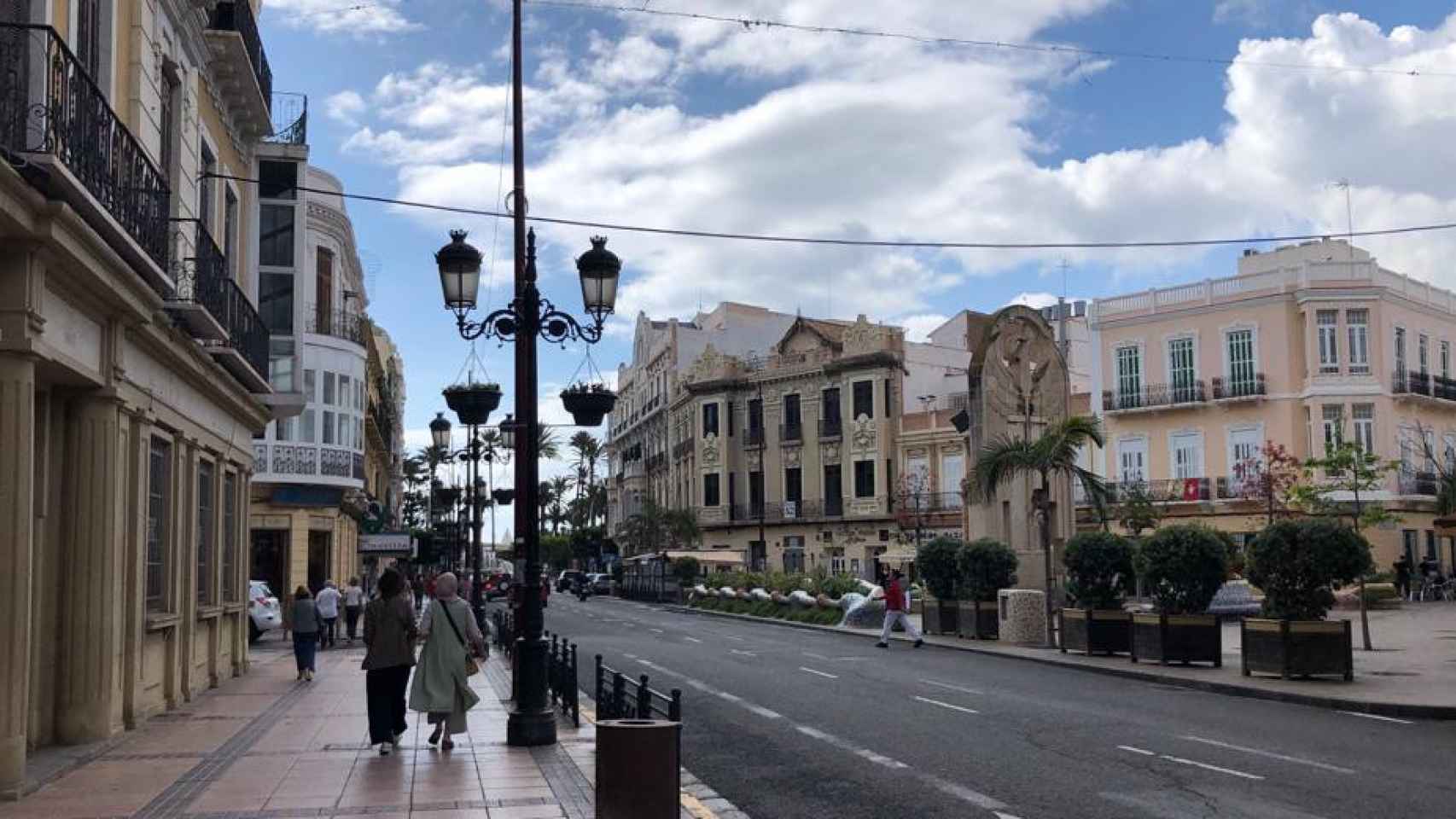 Vista de la Avenida Juan Carlos I, una de las principales arterias de Melilla.