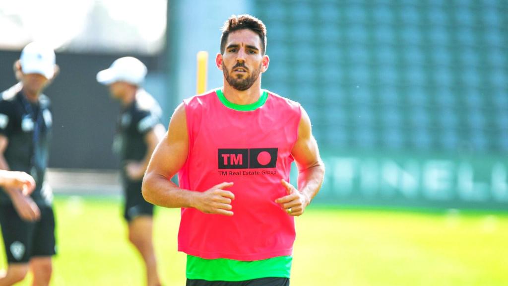 Pedro Bigas, durante un entrenamiento con el Elche con quien acaba de renovar.