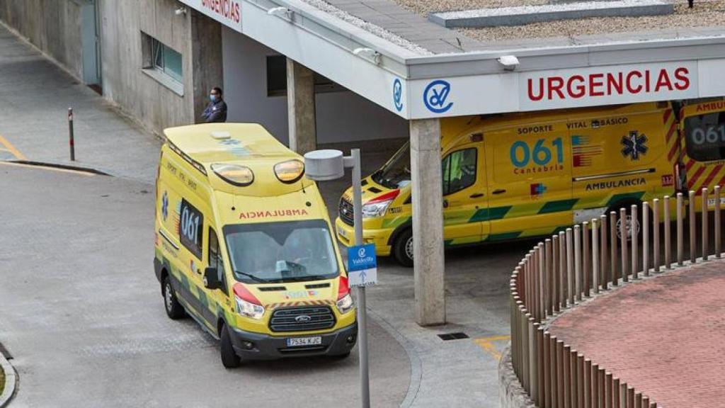 La entrada a las Urgencias del Hospital Marqués de Valdecilla, en Santander.