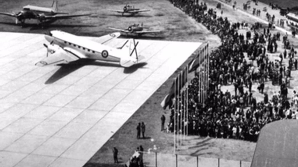 Inauguración del aeropuerto de Alvedro.