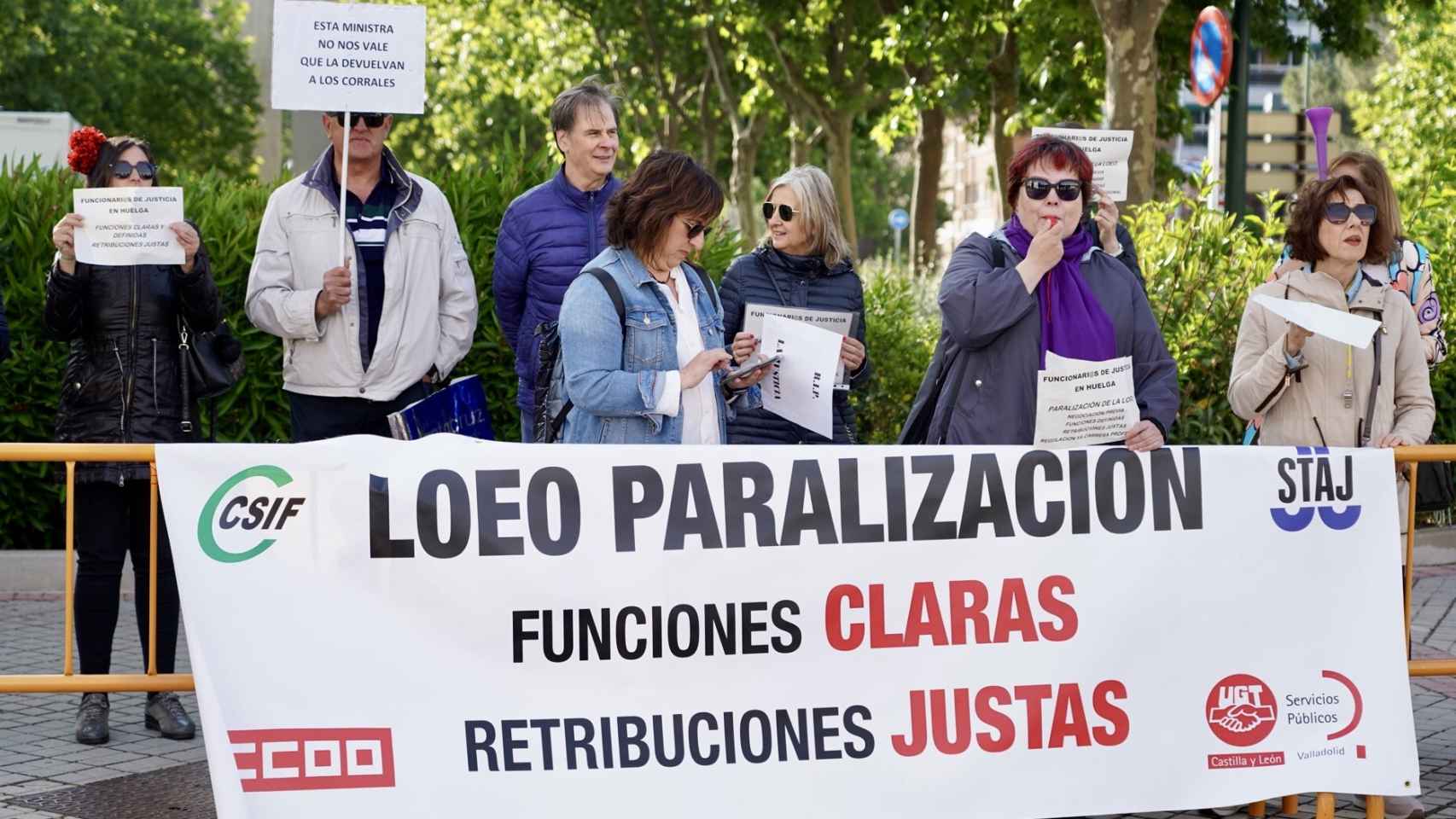 Protestas a la puerta de la Feria de Valladolid