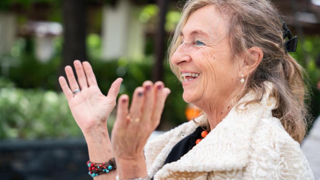 Susana Chillida riendo durante la entrevista.