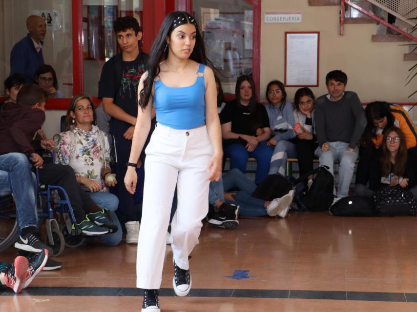 Una de las alumnas del IES Arca Real durante el desfile