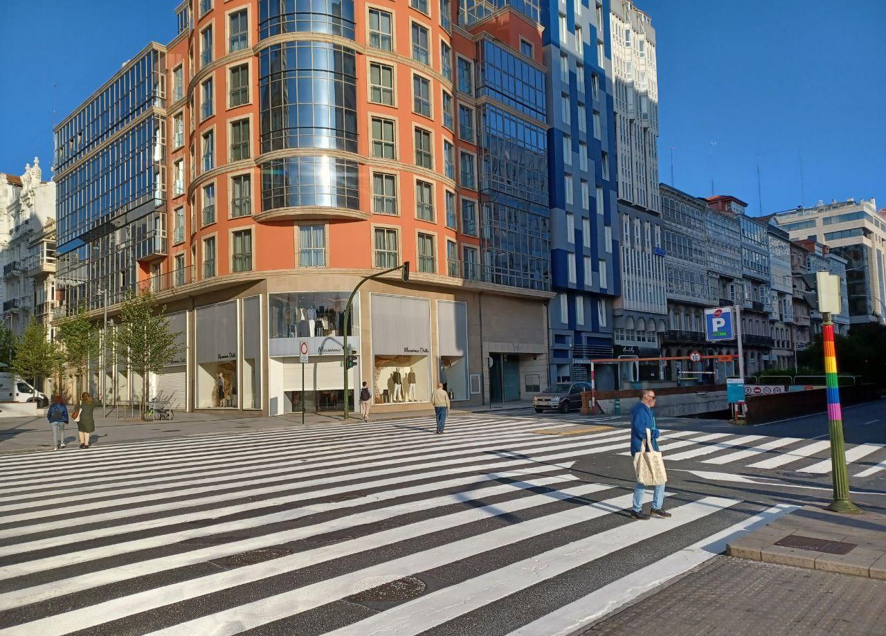 El nuevo paso de peatones en Plaza de Mina (Concello da Coruña).