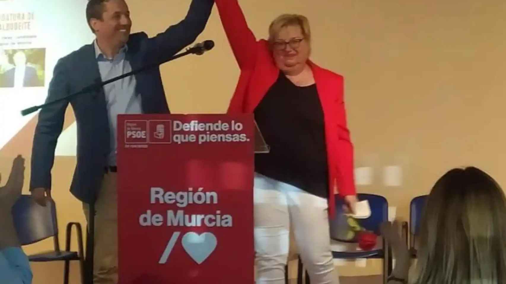 Isabel Peñalver, candidata del PSOE a la Alcaldía de Albudeite (Murcia) junto al candidato socialista Héctor Antonio Martínez, también investigado.