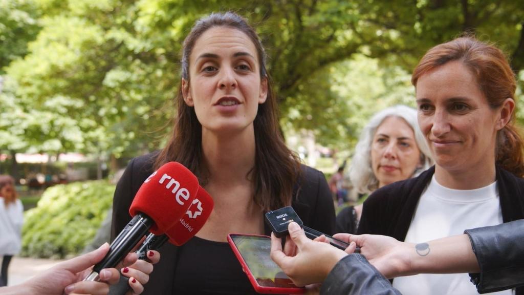 Rita Maestre y Mónica García en la Feria del Libro de Madrid.