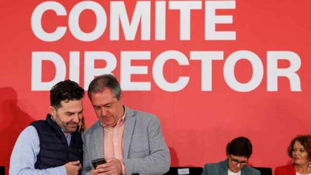 Noel López junto al secretario general del PSOE-A, Juan Espadas, en una imagen de archivo.