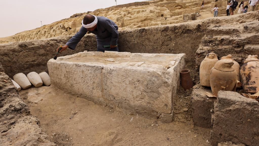 Una de las 'camillas' donde se habría desarrollado el proceso de momificación. Foto: Amr Abdallah Dalsh (Reuters)