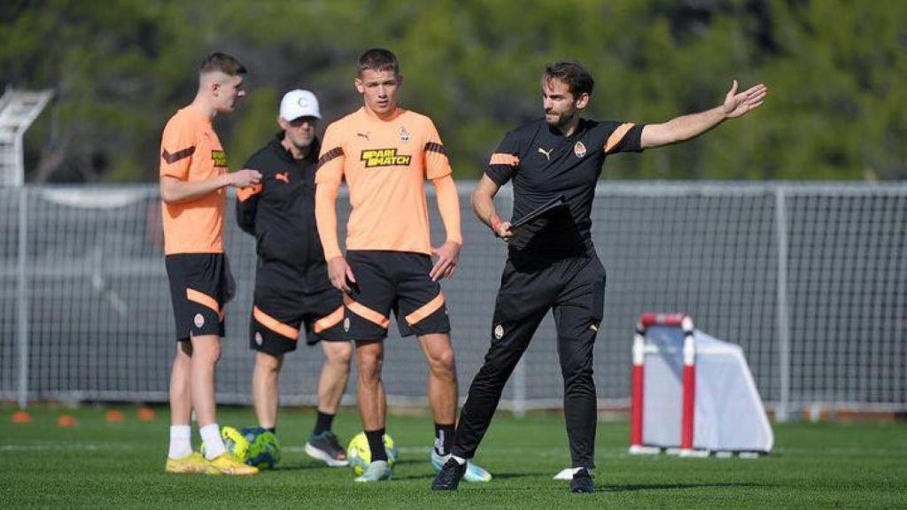 Javier Luruena entrenando en el Shaktar Donetsk.