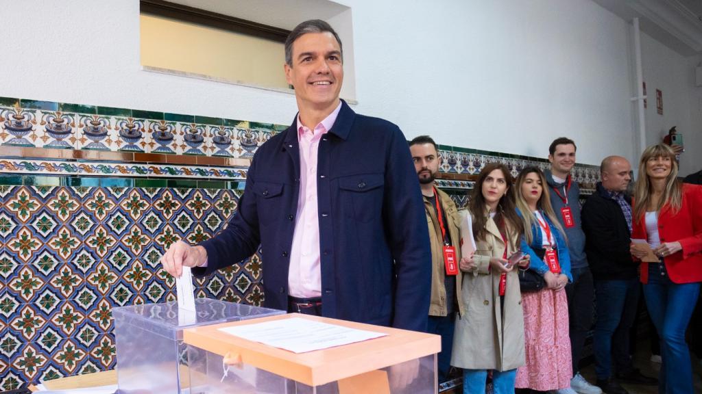 Pedro Sánchez ejerciendo su derecho a voto en las elecciones del 28-M.