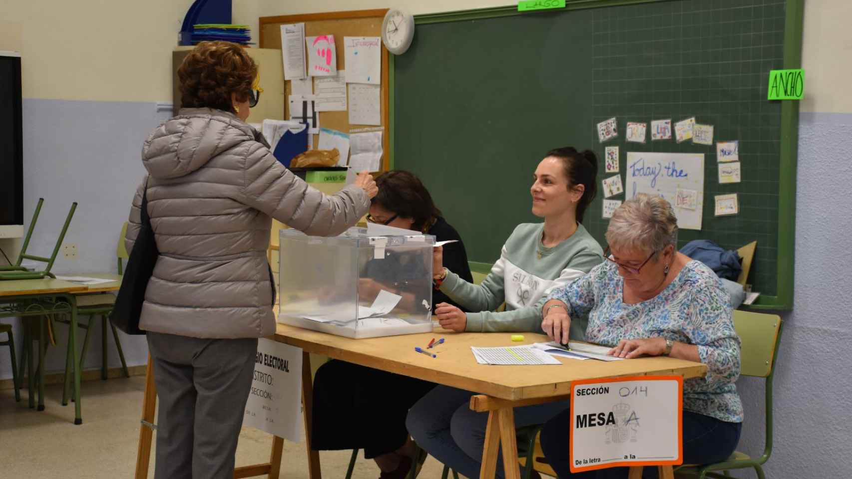 Votación en un colegio electoral de Valladolid