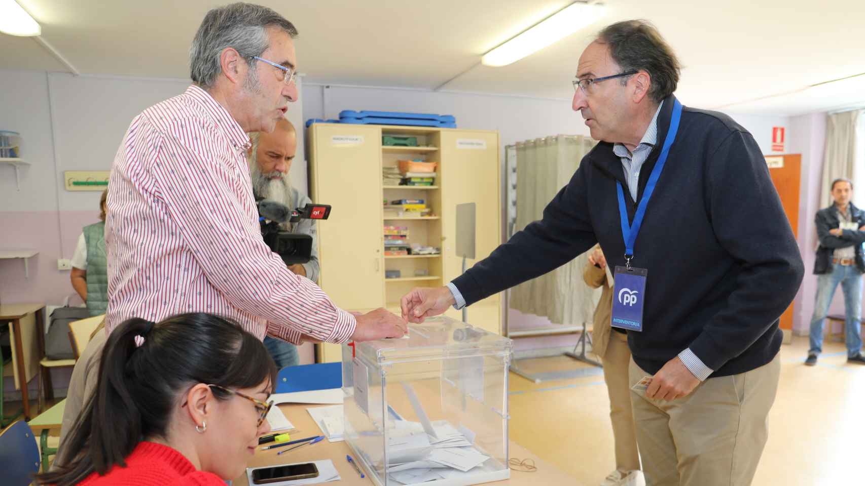 Alfonso Polanco (PP) ejerce su derecho a voto en Palencia