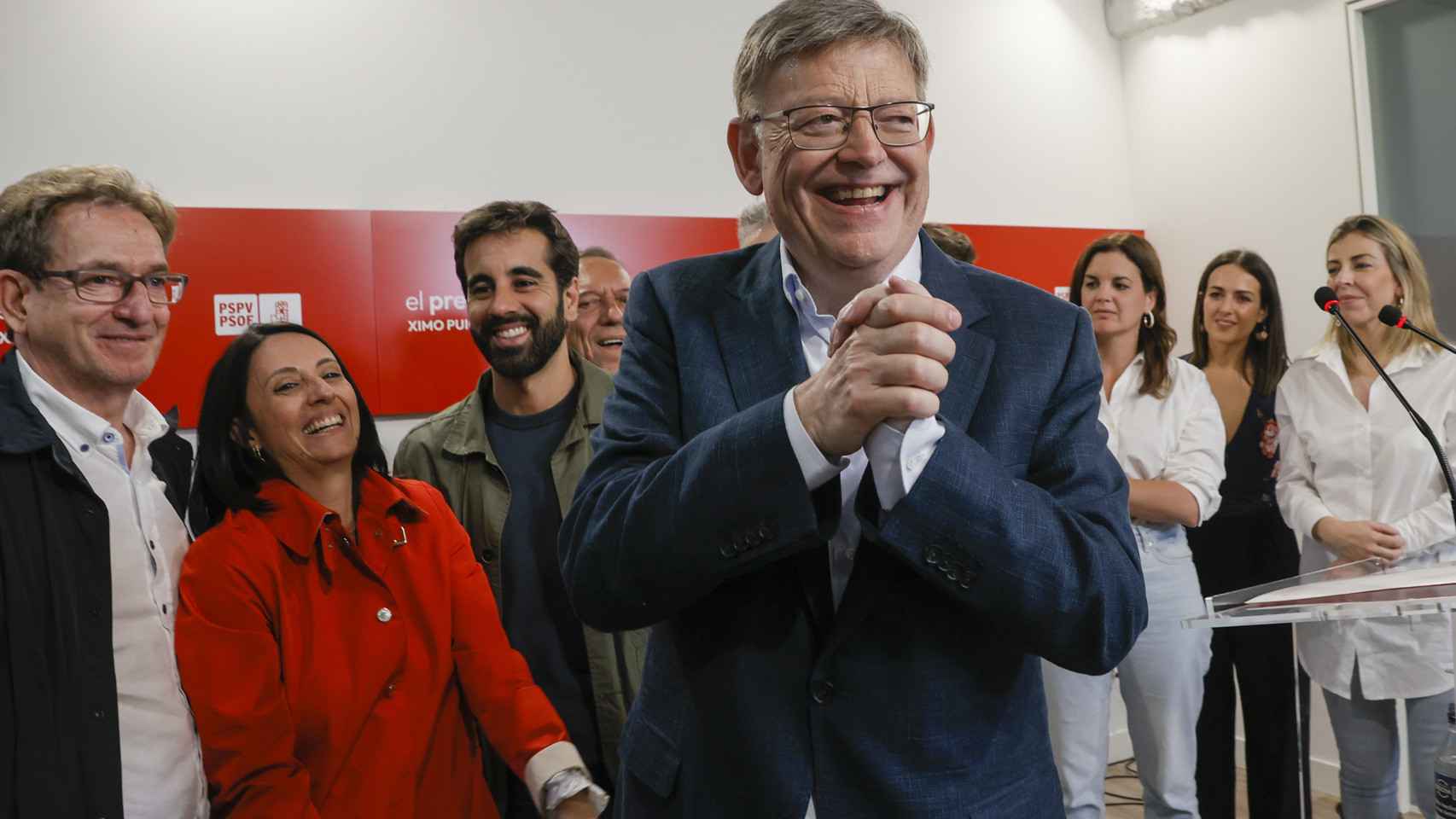 Ximo Puig tras comparecer ante los medios en la sede del PSOE de Valencia.