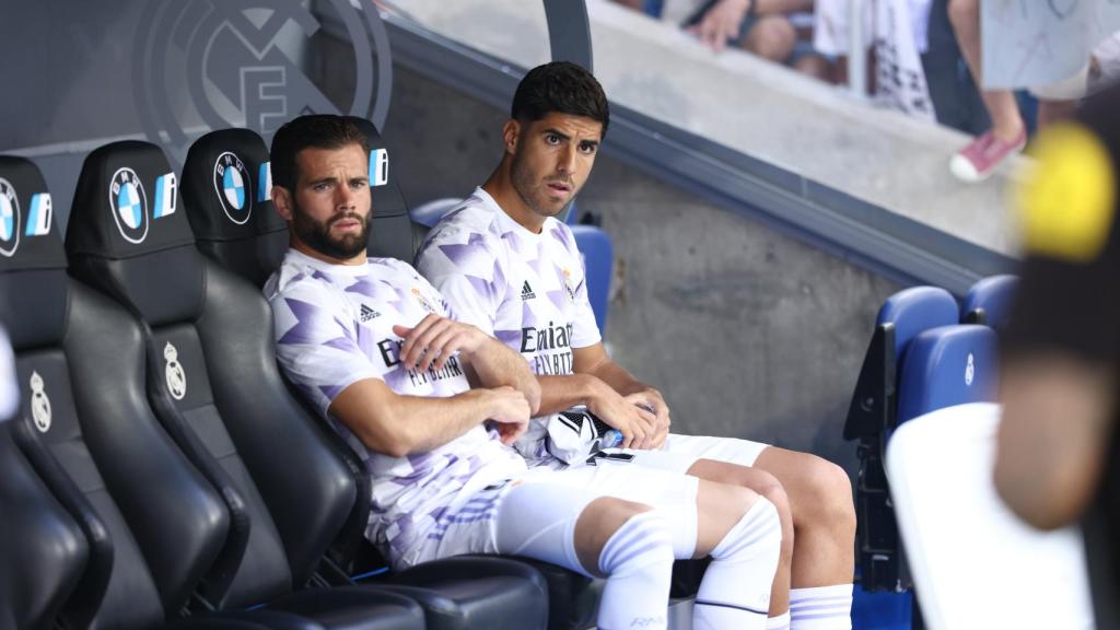 Nacho Fernández y Asensio, en el banquillo del Real Madrid