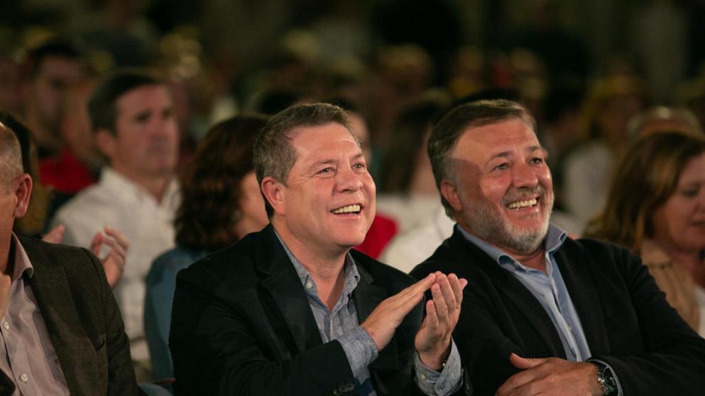 García-Page y Darío Dolz en el acto de cierre de campaña del PSOE.