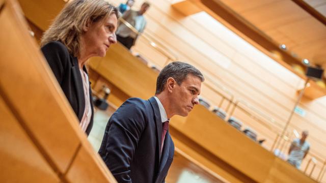 Teresa Ribera y Pedro Sánchez, en el Senado.