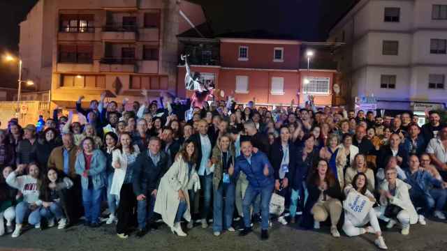 Foto de familia poselectoral del PP de O Porriño.