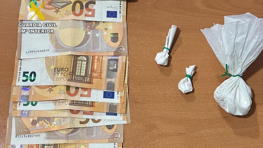 Parte de la droga intervenida por la Guardia Civil de Altea.