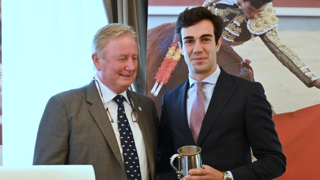 Homenaje del Club Taurino de Londres a Tomás Rufo