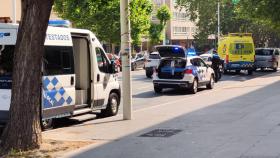 Un motorista atendido en A Coruña tras un choque con un coche frente a la Casa del Agua